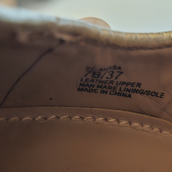 Vince Camuto size 6.5 Rose Gold leather Heels - Picture 8 of 8